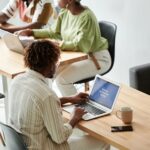 Jak dodać CV do profilu na LinkedIn